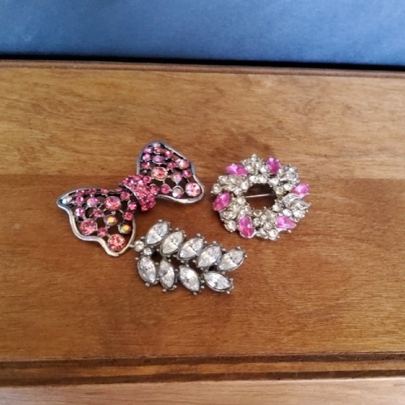 vintage pink/clear rhinestone brooch lot Jewelry - Set of Three Vintage Brooches with Pink and Gold Accents
